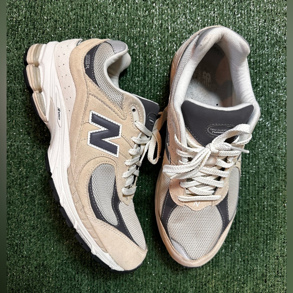 New balance 2002R Running Shoe Sandstone Magnet